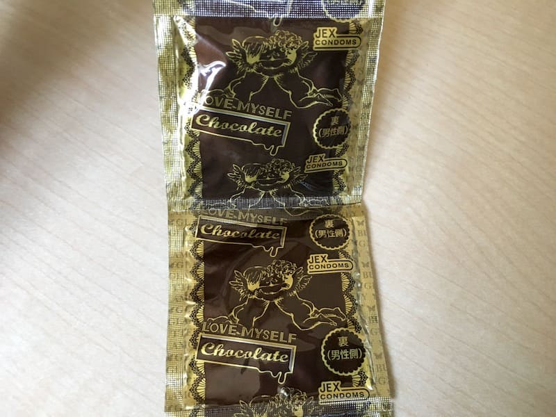 グラマラスバタフライ「チョコレートの香り」の個包装のオモテ側
