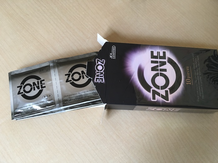 ZONE（ゾーン）のパッケージを開封