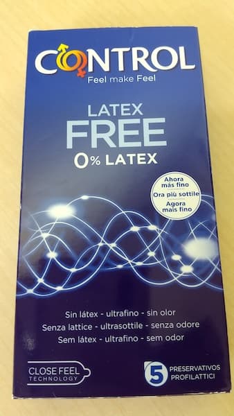 CONTROL LATEX FREEコンドームのパッケージ表面