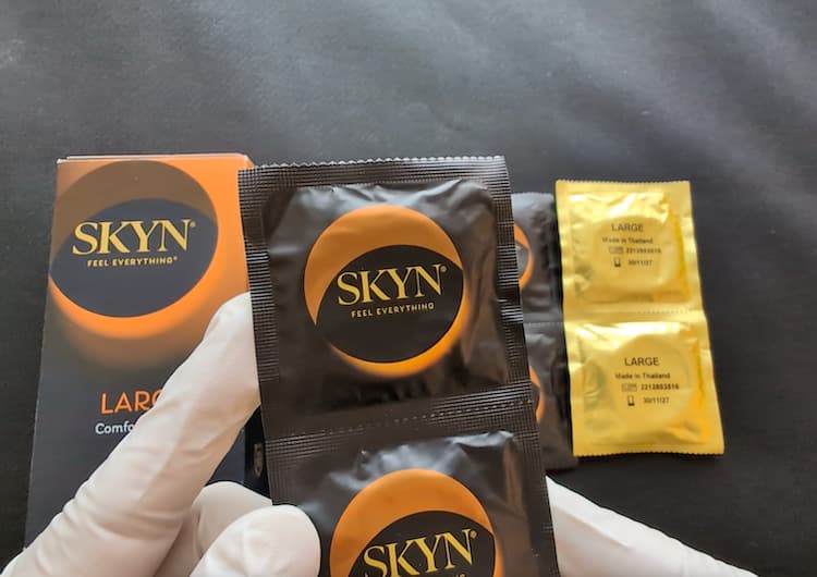 SKYN XL（オーストラリア）の個包装おもて側