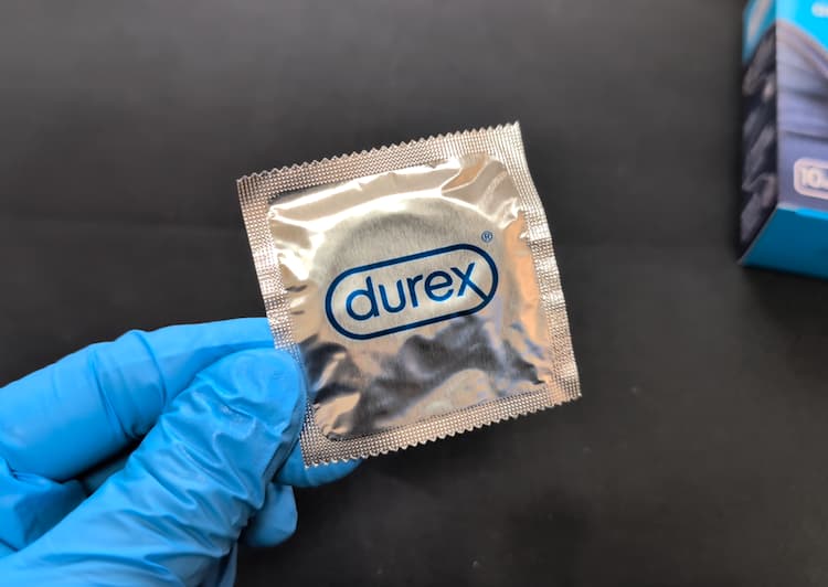 durexスピードフィットマスターの個包装のdurexと書いてある面