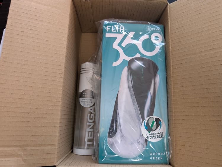 TENGA FLIP360 AURORA GREENの外箱を開封したところ