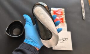 TENGA FLIP360 AURORA GREENを手に乗せたところ