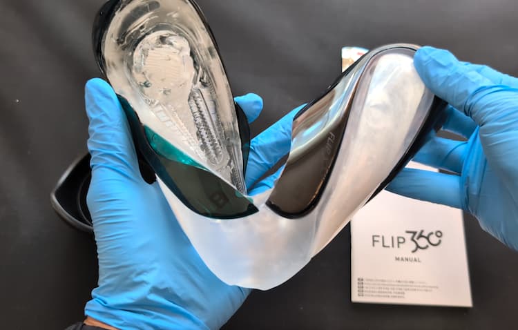 TENGA FLIP360 AURORA GREENの本体を開いたところ