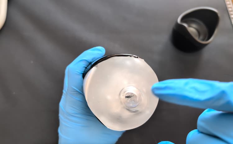 TENGA FLIP360 AURORA GREENの挿入口部分