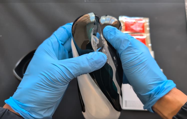 TENGA FLIP360 AURORA GREENの本体を開けるところ