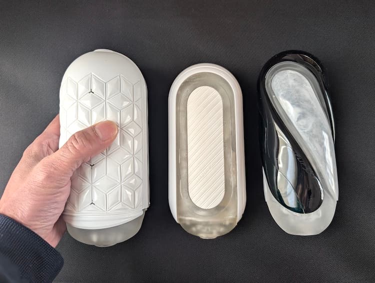 TENGA FLIP FLEXYとFLIPゼロとFLIP360の太さを比較しているところ