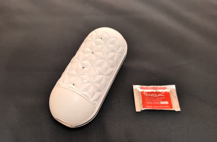 TENGA FLIP FLEXYの本体と付属のローション