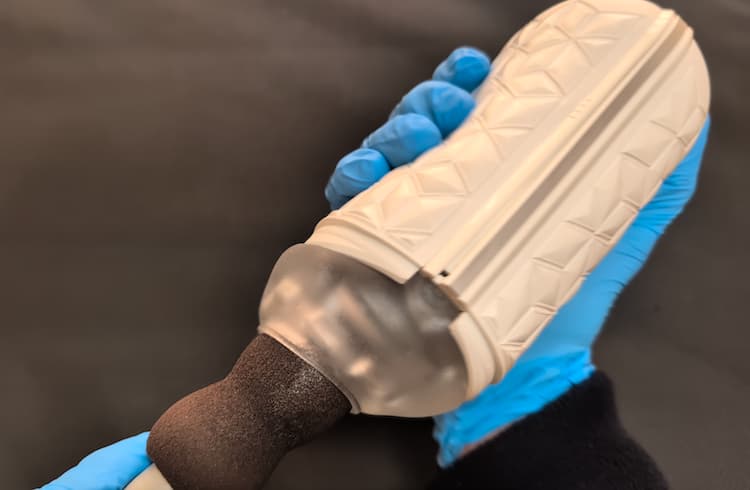 TENGA FLIP FLEXYをピストンさせているところ