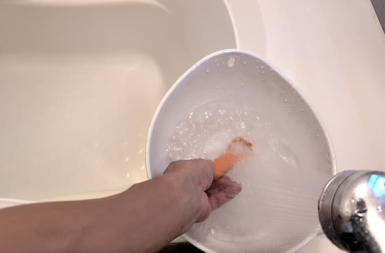 TENGA pairRING＋にシャワーをかけているところ