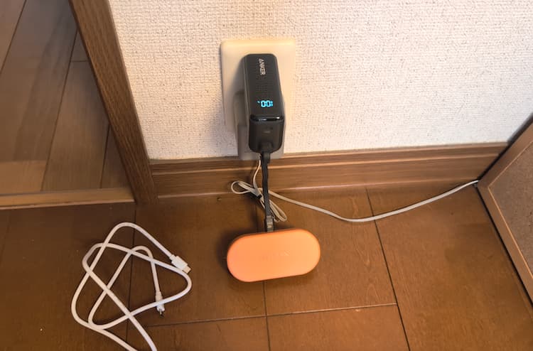 TENGA pairRING＋を充電しているところ