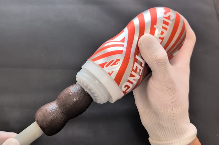 スーパーテンガ02 TORNADO BLASTを使っているところ