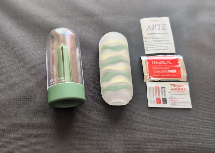 TENGA ARTE FOREST DRAPEのケース内に入っていたものすべて