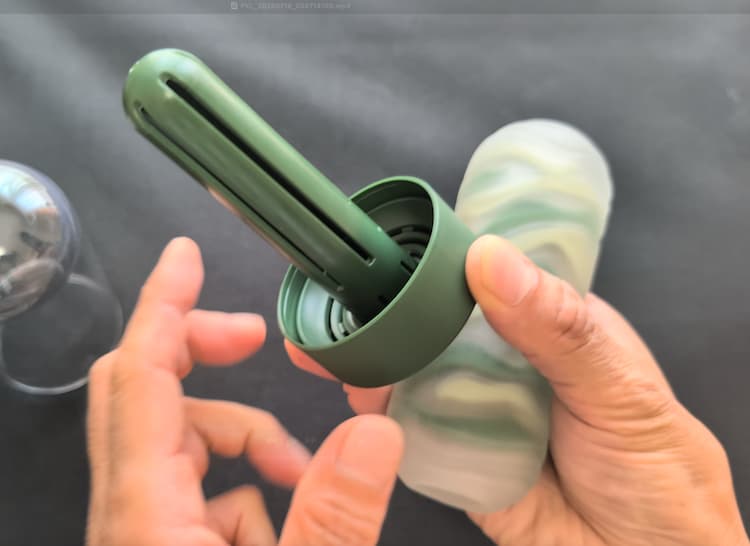 TENGA ARTE FOREST DRAPEの付属スタンドを保管できる状態に元の位置へ戻したところ