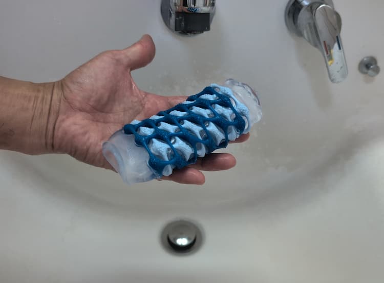 TENGA ARTE MARINE TWEEDを洗浄するところ