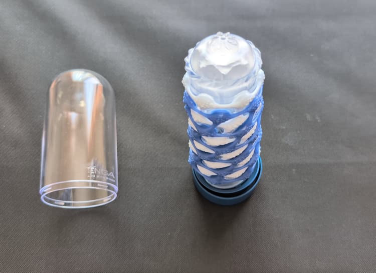 TENGA ARTE MARINE TWEEDを乾燥スタンドに立てかけたところ
