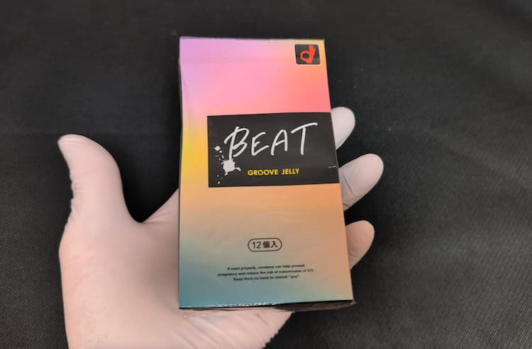 オカモトBEAT GROOVEJELLYのパッケージを手に取ったところ