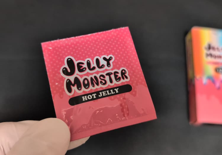 オカモトゼリーモンスターHOT JELLYの個包装片面
